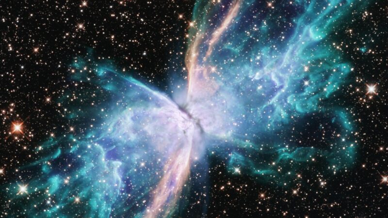 Astronomers capture amazing “space butterfly”