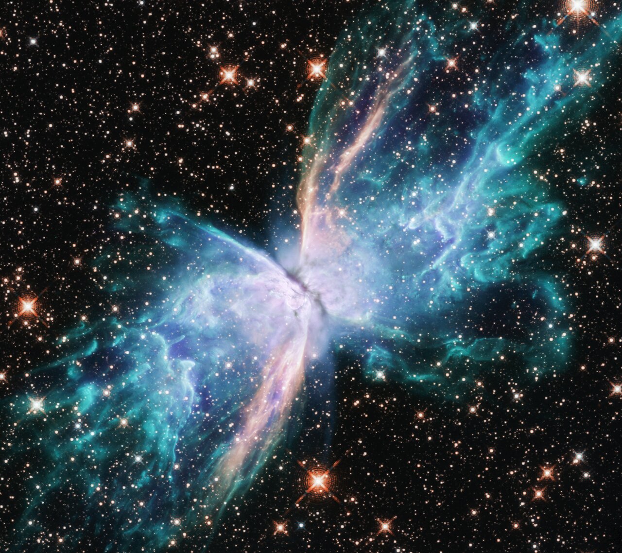 Astronomers capture amazing “space butterfly”