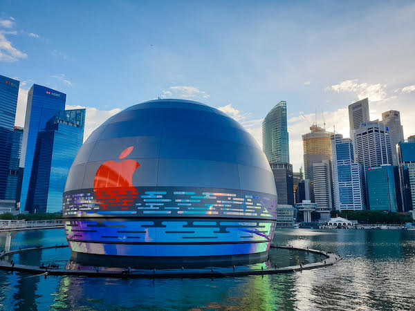 This giant “glowing orb” is the world’s first floating Apple Store