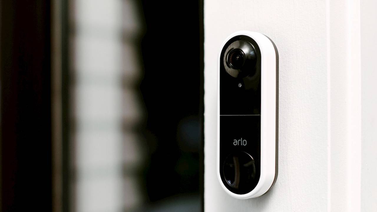 Arlo’s most recent “video doorbell” ditches the wire