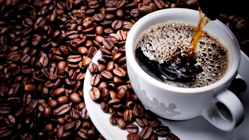 Drink coffee after breakfast for better control of metabolism