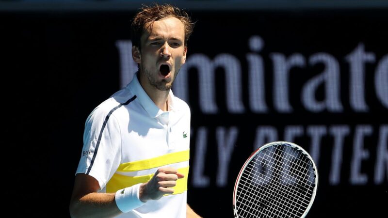 Daniil Medvedev arrives from the outset Australian Open quarterfinal while extending win streak to 18 matches