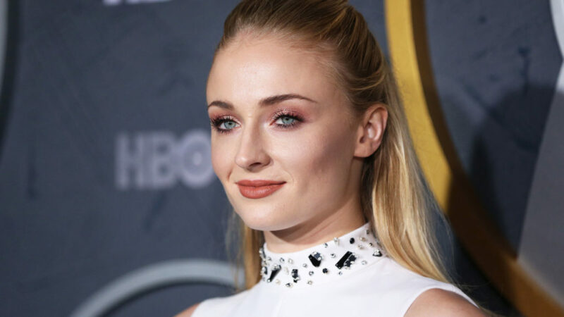 Sophie Turner joins Jennifer Kaytin Robinson’s upcoming Netflix dark comedy ‘Strangers’