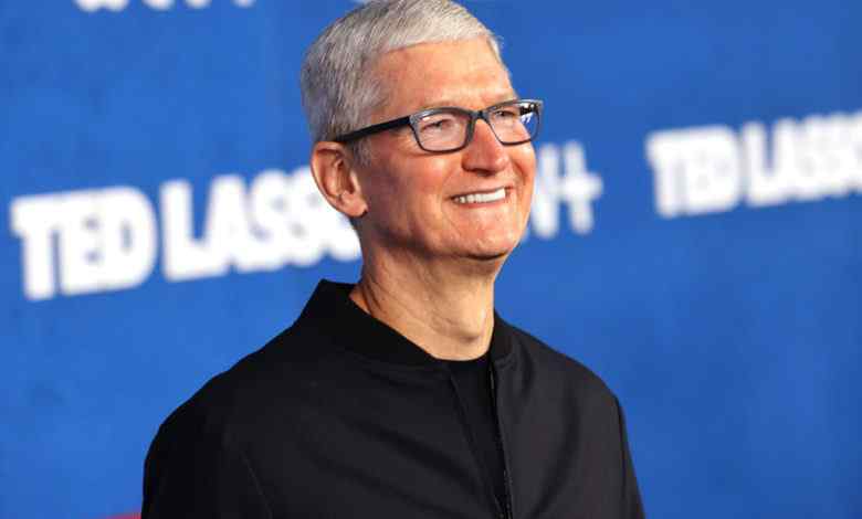 Apple CEO Tim Cook gets $750m payout