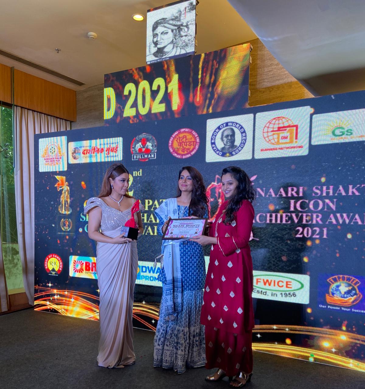 Actress Shreya Kulkarni is honoured by Naari Shakti puraskar by Kalyanji Jana.