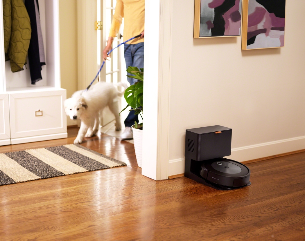 iRobot’s latest Roomba uses AI to prevent dog bites