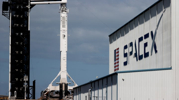 SpaceX rocket business leadership shakes up as 2 VPs depart