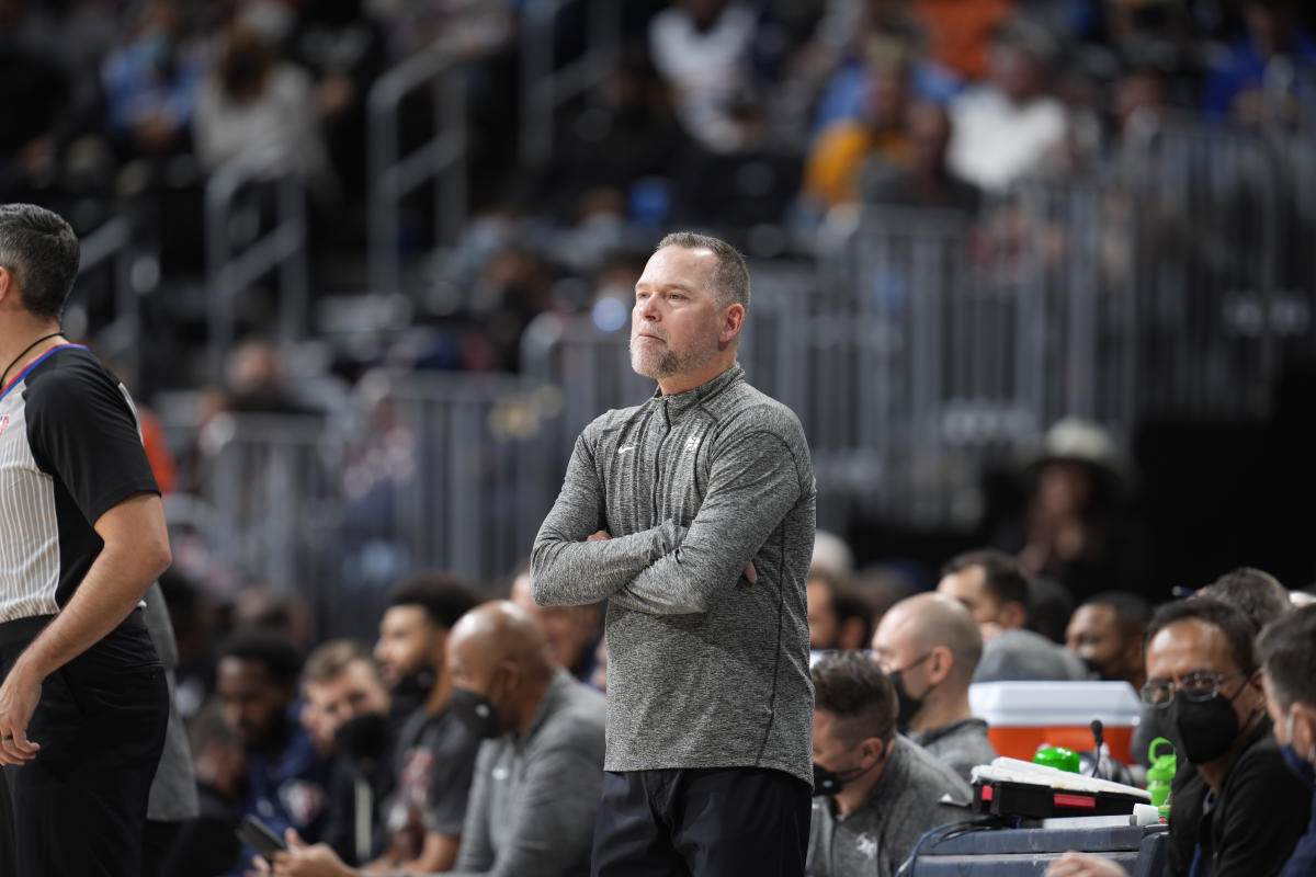 Nuggets coach Michael malone ejected, held back by Nikola Jokic in loss to 76ers