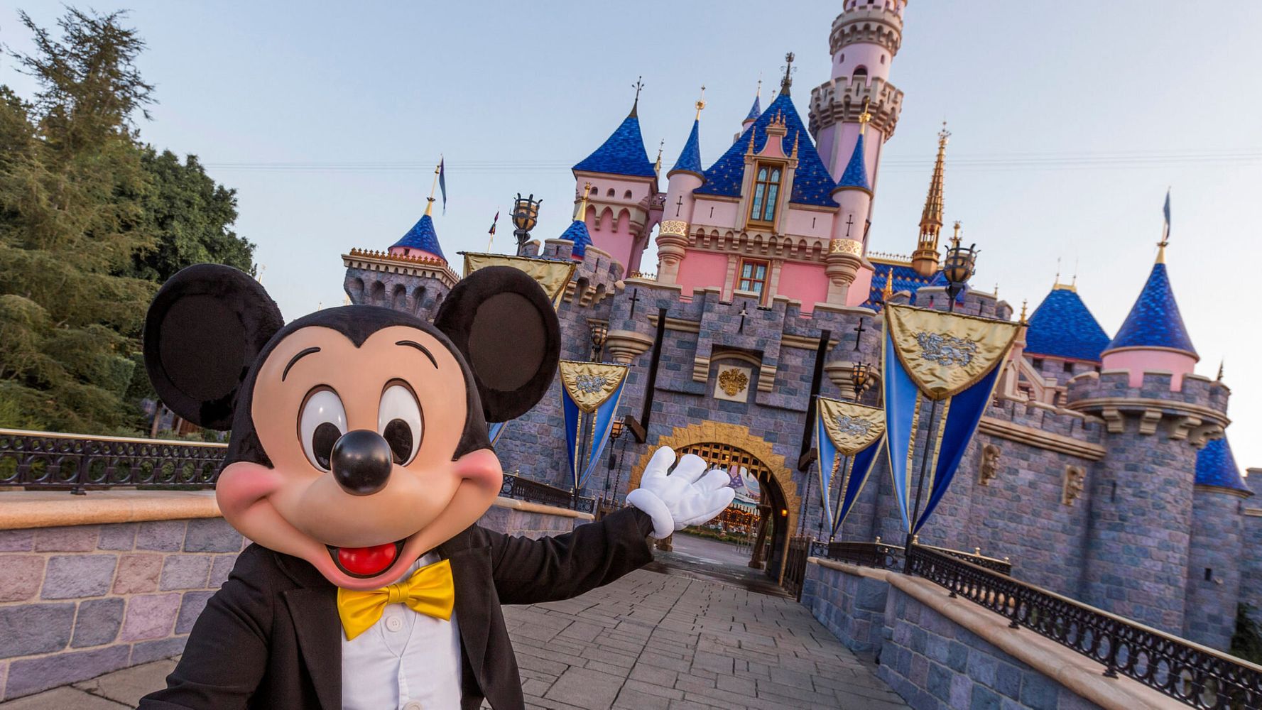 Disneyland, Disney World To raise Mask Mandates For totally vaccinated Guests