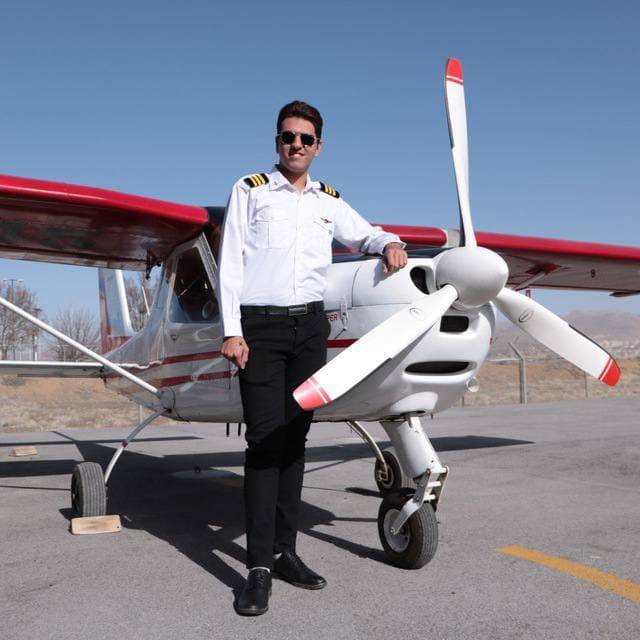 Why did Mohamad Ramezani Pour choose to Become a Pilot and what are his Goals?