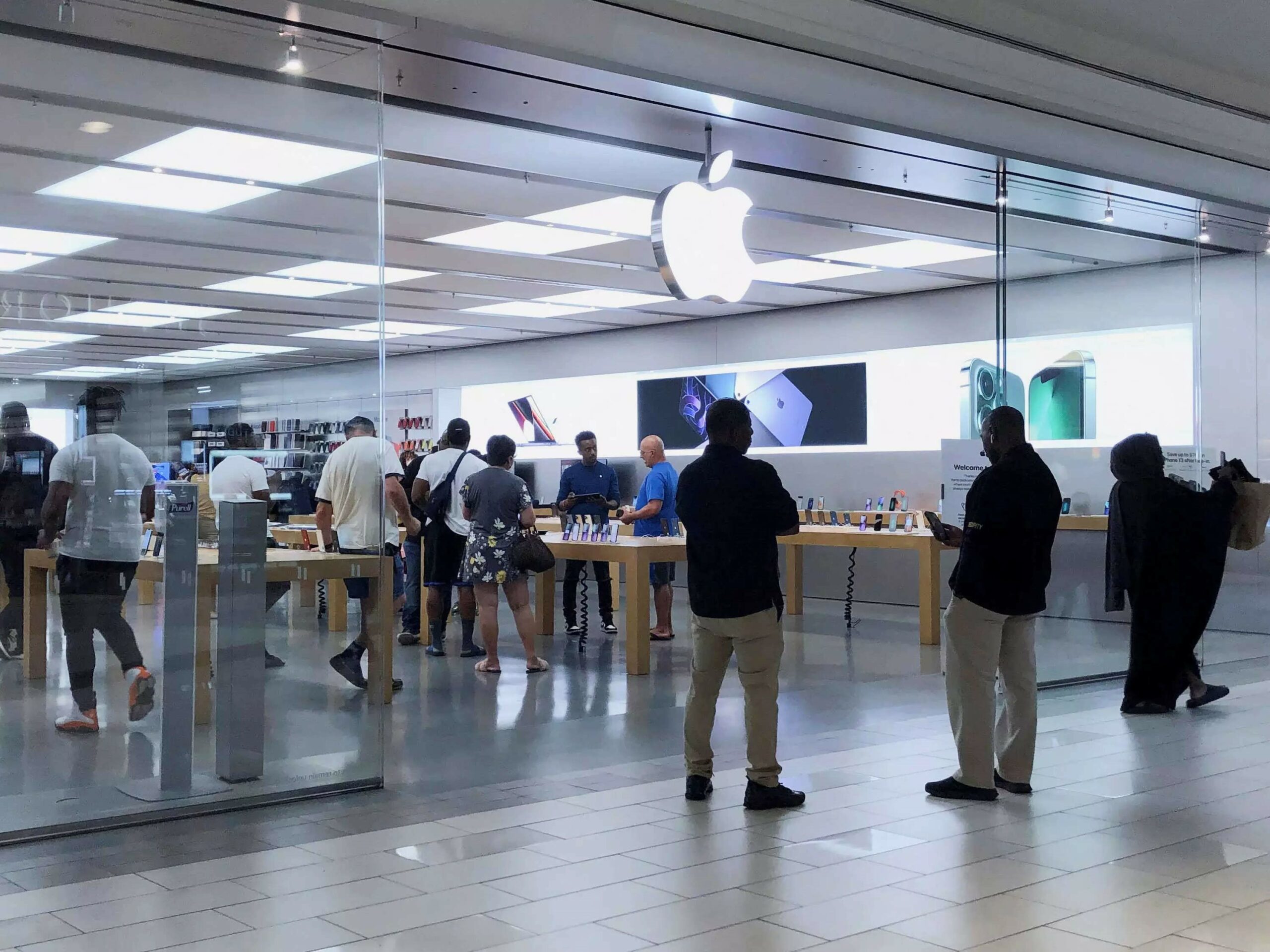 Atlanta Apple Store workers have withdrawn a scheduled union vote request a few days later, citing alleged threats.