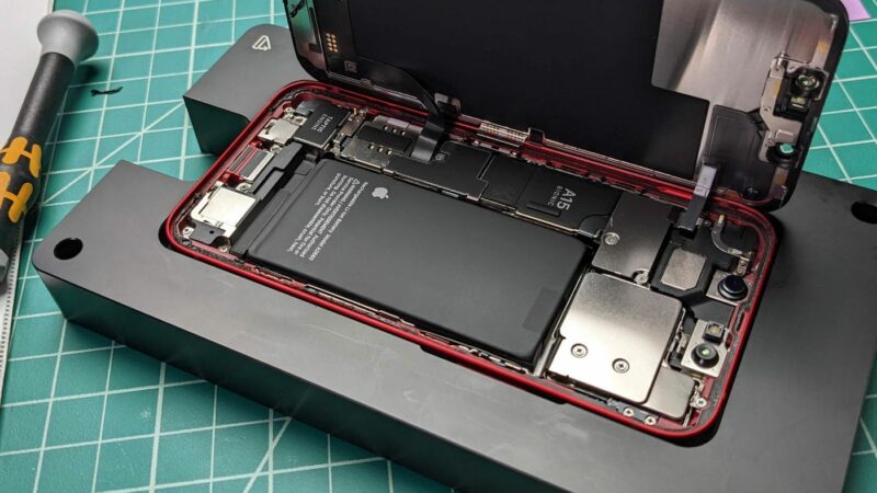 Apple sent me a 79-pound iPhone repair kit to repair a 1.1-ounce battery