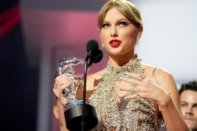 Taylor Swift announces new album during historic VMAs speech
