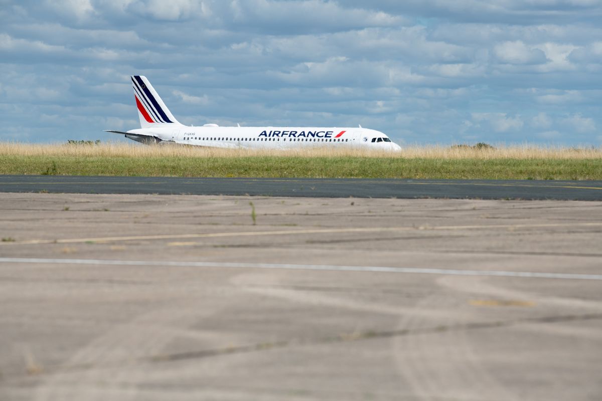 Cockpit fistfight between pilots leads to suspension of Air France