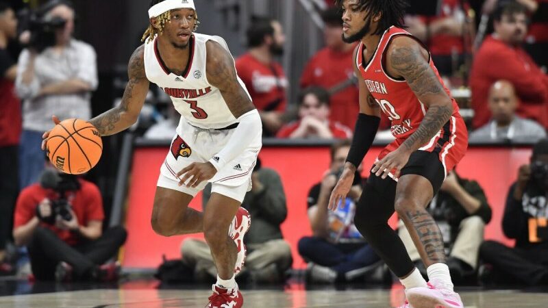 Louisville defeats Western Kentucky for the season’s first victory