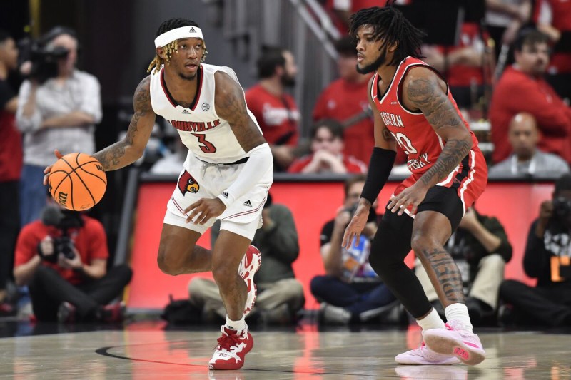 Louisville defeats Western Kentucky for the season’s first victory