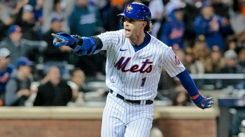 New York Mets batting champion Jeff McNeil signs a $50 million contract