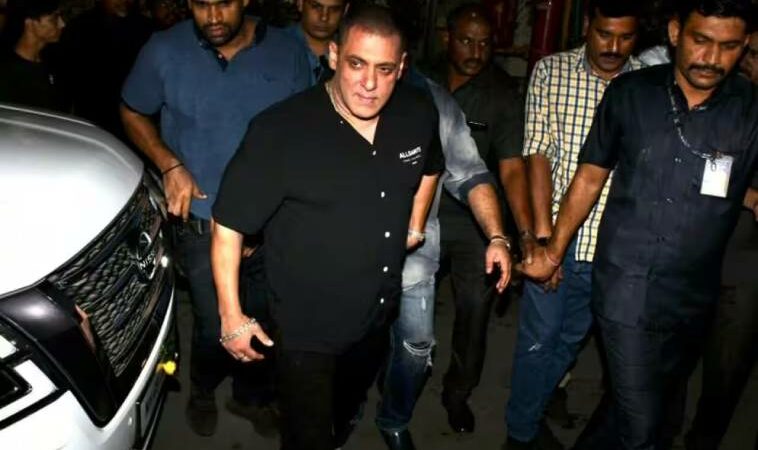 Actor Salman khan flaunting his Latest bald appearance, Also Fans guessing for new movie