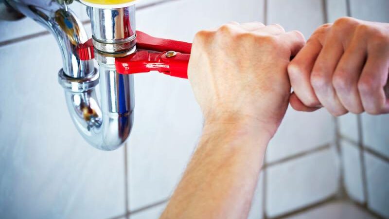 The Hidden Dangers of DIY Plumbing – Why Homeowners Should Leave It to the Pros