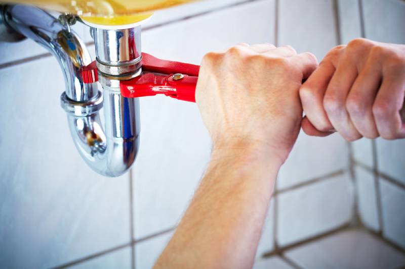 The Hidden Dangers of DIY Plumbing – Why Homeowners Should Leave It to the Pros