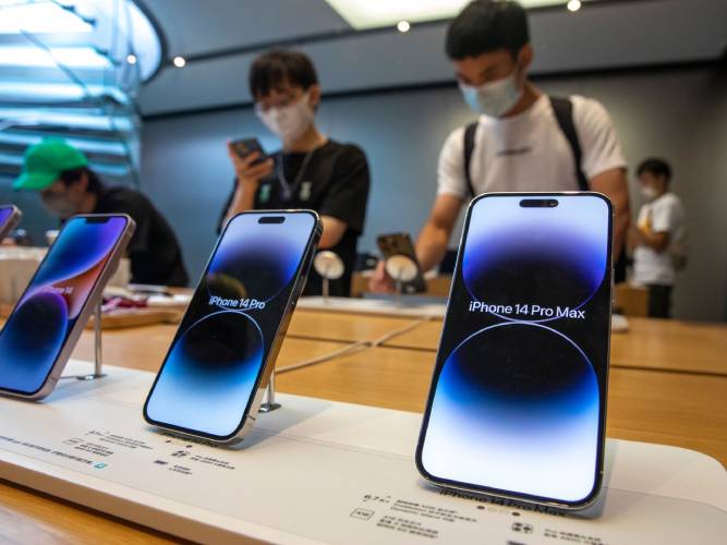 After reports of a ban on iPhones in China, Apple experienced its largest daily decline