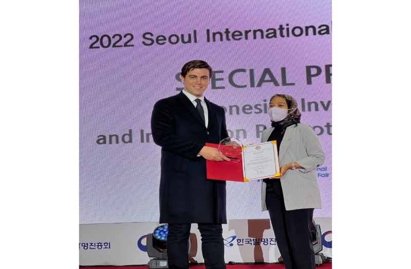 Hamzeh Najafimehr won a bronze medal in the South Korean International Inventors Competition (2022) by inventing a “signature machine”