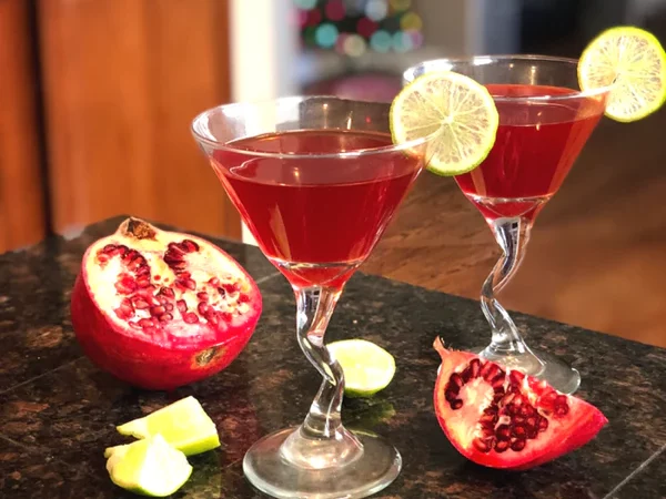 Low in carbohydrates cocktails that are ideal for your New Year’s Eve celebration are keto beverages