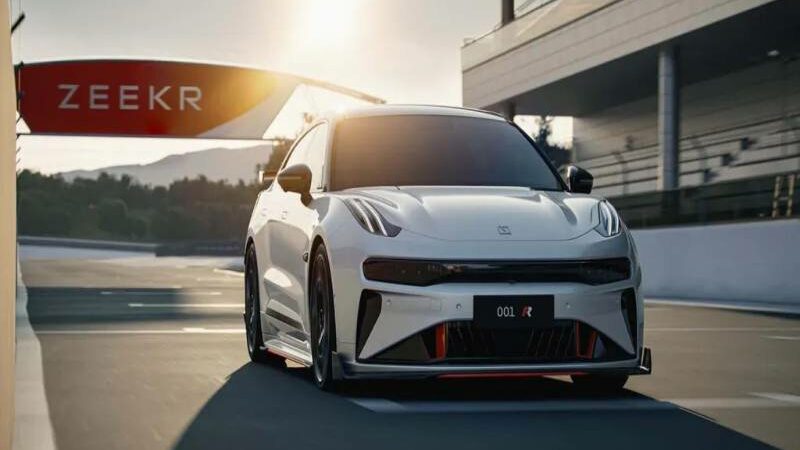 ZEEKR launches the 007 car, which has a 540-mile range for less than $30K and more than 50,000 pre-orders