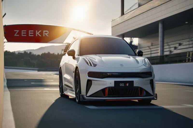 ZEEKR launches the 007 car, which has a 540-mile range for less than $30K and more than 50,000 pre-orders
