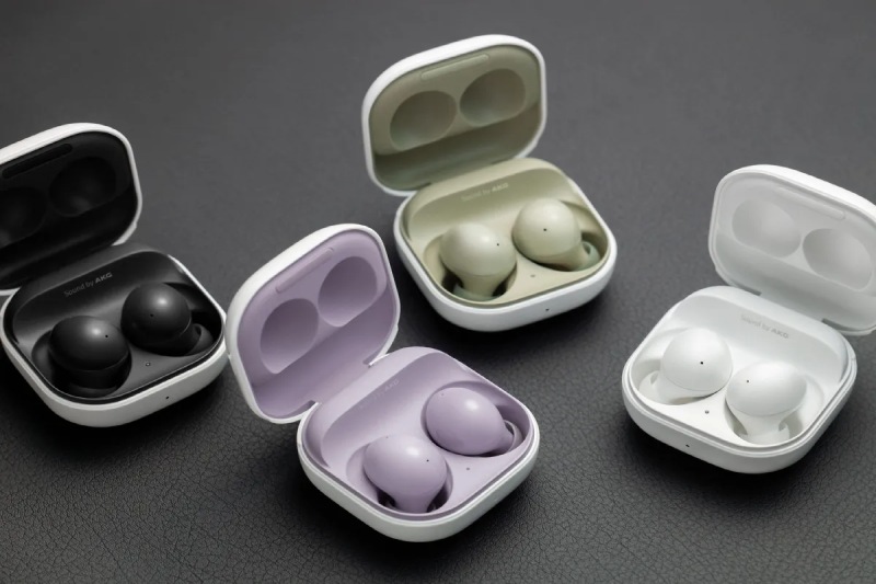Galaxy Buds Update: AI Live Translation and Android Auto Call Switching