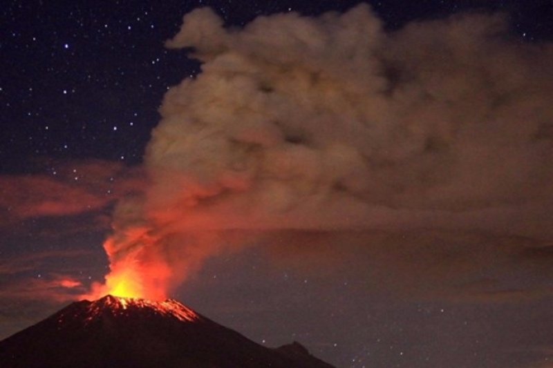 One Day, the Most Deadly Active Volcano in Mexico Explodes Thirteen Times