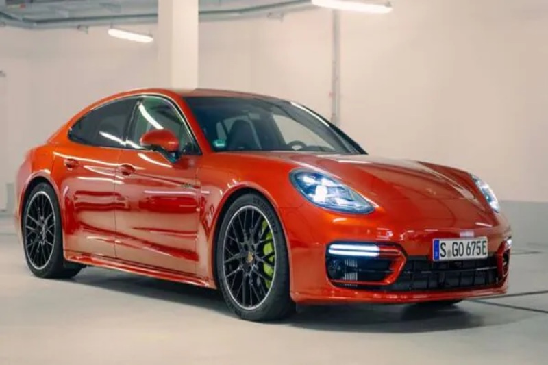 Porsche Expands the Number of Hybrid Panameras it Offers to Two