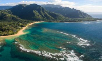 Scientists Discover That The Tectonic Plate Beneath the Pacific Ocean Is Breaking Up
