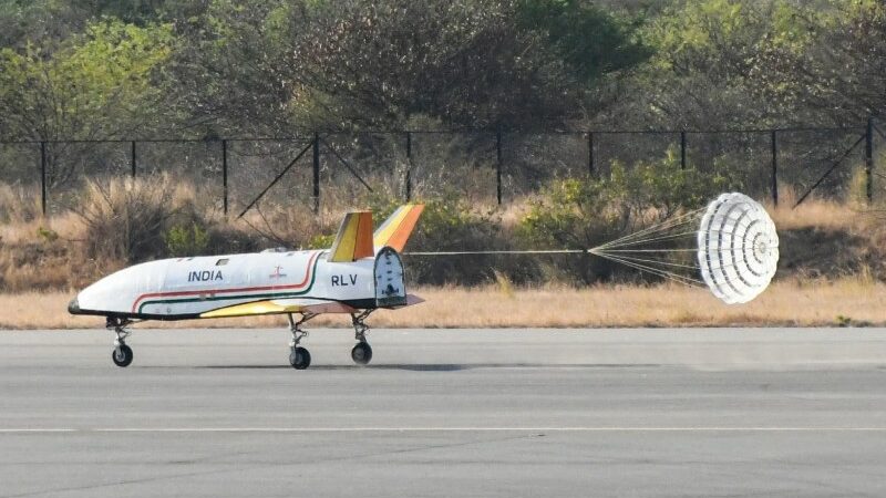 ISRO Completes the “Pushpak” Reusable Landing Vehicle Landing Experiment Successfully