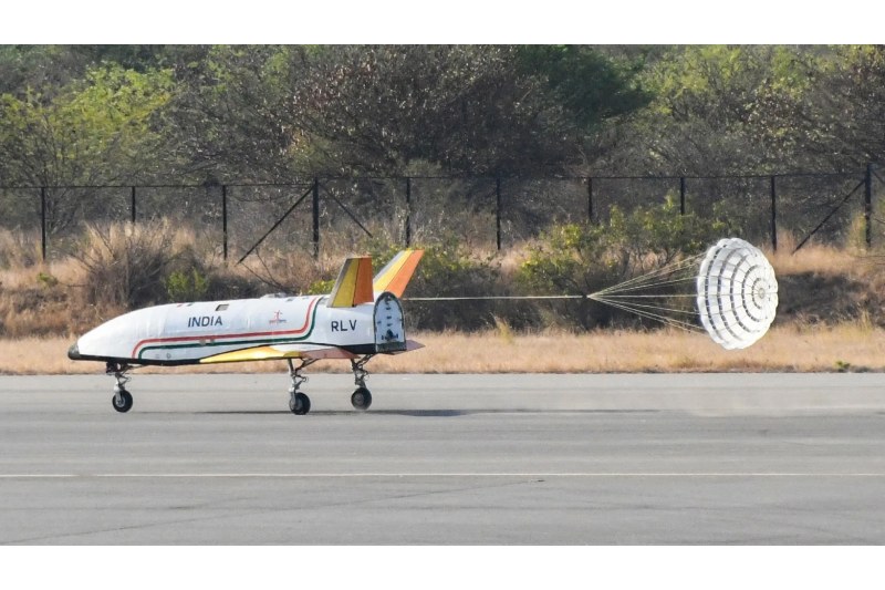 ISRO Completes the “Pushpak” Reusable Landing Vehicle Landing Experiment Successfully
