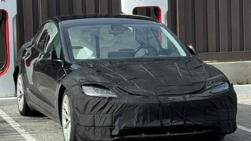 Improved Tesla Model 3 Performance with a Dash Made of Carbon Fiber