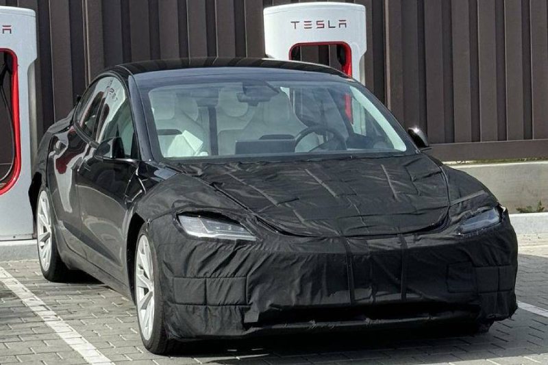 Improved Tesla Model 3 Performance with a Dash Made of Carbon Fiber