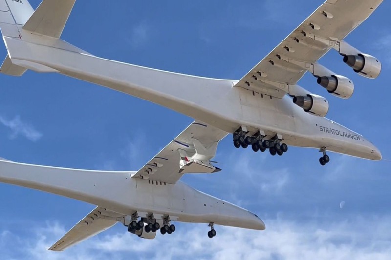 Launching a Hypersonic Vehicle for its First Powered Test Flight, the Largest Plane in the World