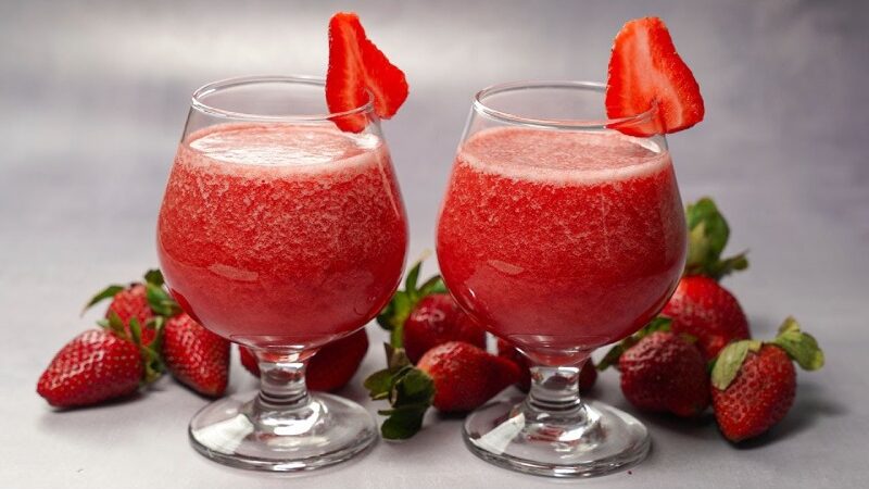 5 Advantages Of Fresh Strawberry Juice For Healthy Skin And Hair