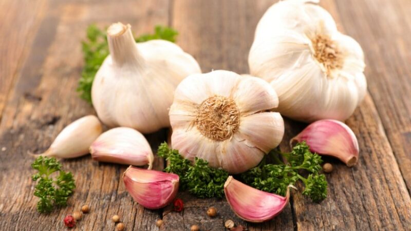 6 Advantages Of Having A Garlic Clove Every Night
