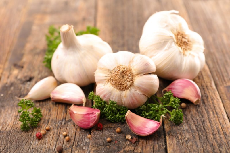 6 Advantages Of Having A Garlic Clove Every Night