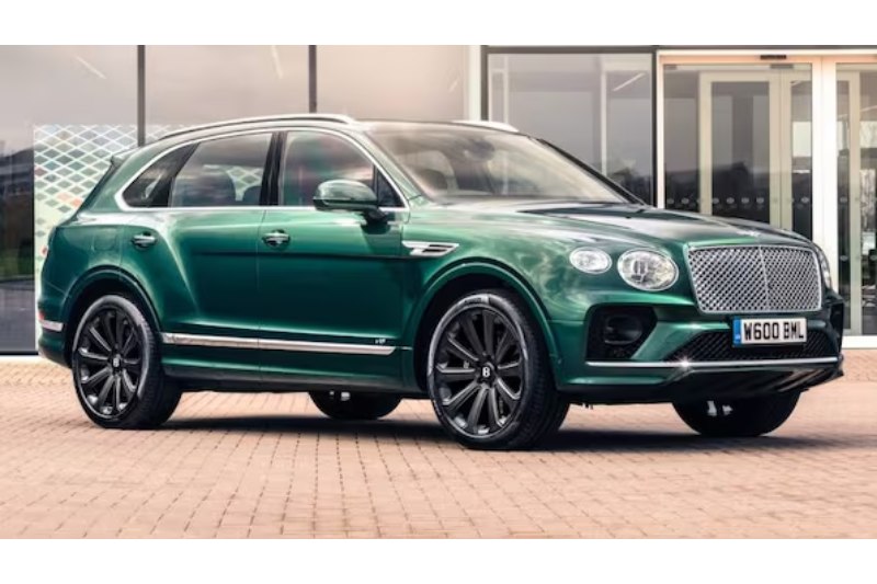 Carbon-Fiber Wheels are Fitted to the Bentley Bentayga Apex Edition