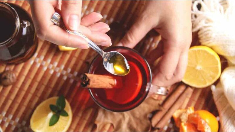 Discovering The Health Advantages Of Cinnamon Honey Water