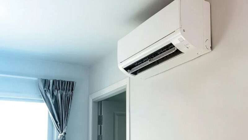 Sleeping with an Air Conditioner On Can Cause 6 Health Problems