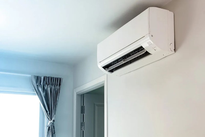 Sleeping with an Air Conditioner On Can Cause 6 Health Problems