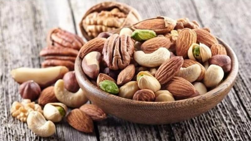 Smart Snacking: Foods That Lower Heart Attack Risk