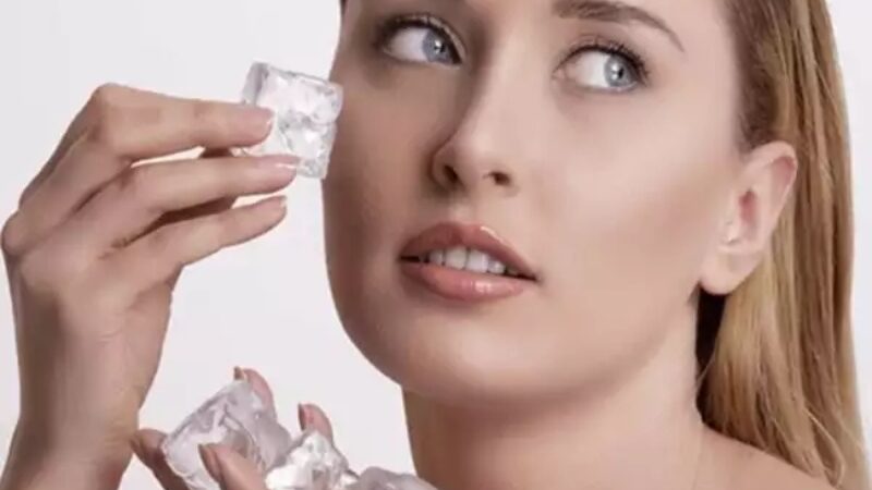 Every Night, Apply Ice Cubes to Your Face for 5 Amazing Beauty Benefits