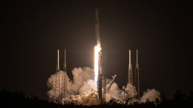 SpaceX Takes off from California with 20 Starlink Satellites