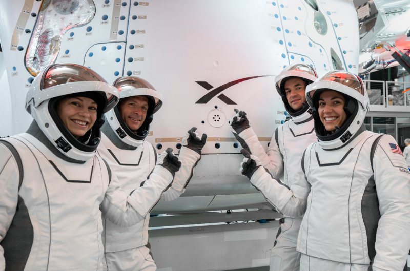 SpaceX Unveils Polaris Dawn Mission EVA Suit