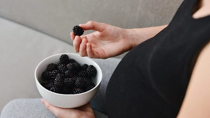 Is Eating Blackberries Safe During Pregnancy?